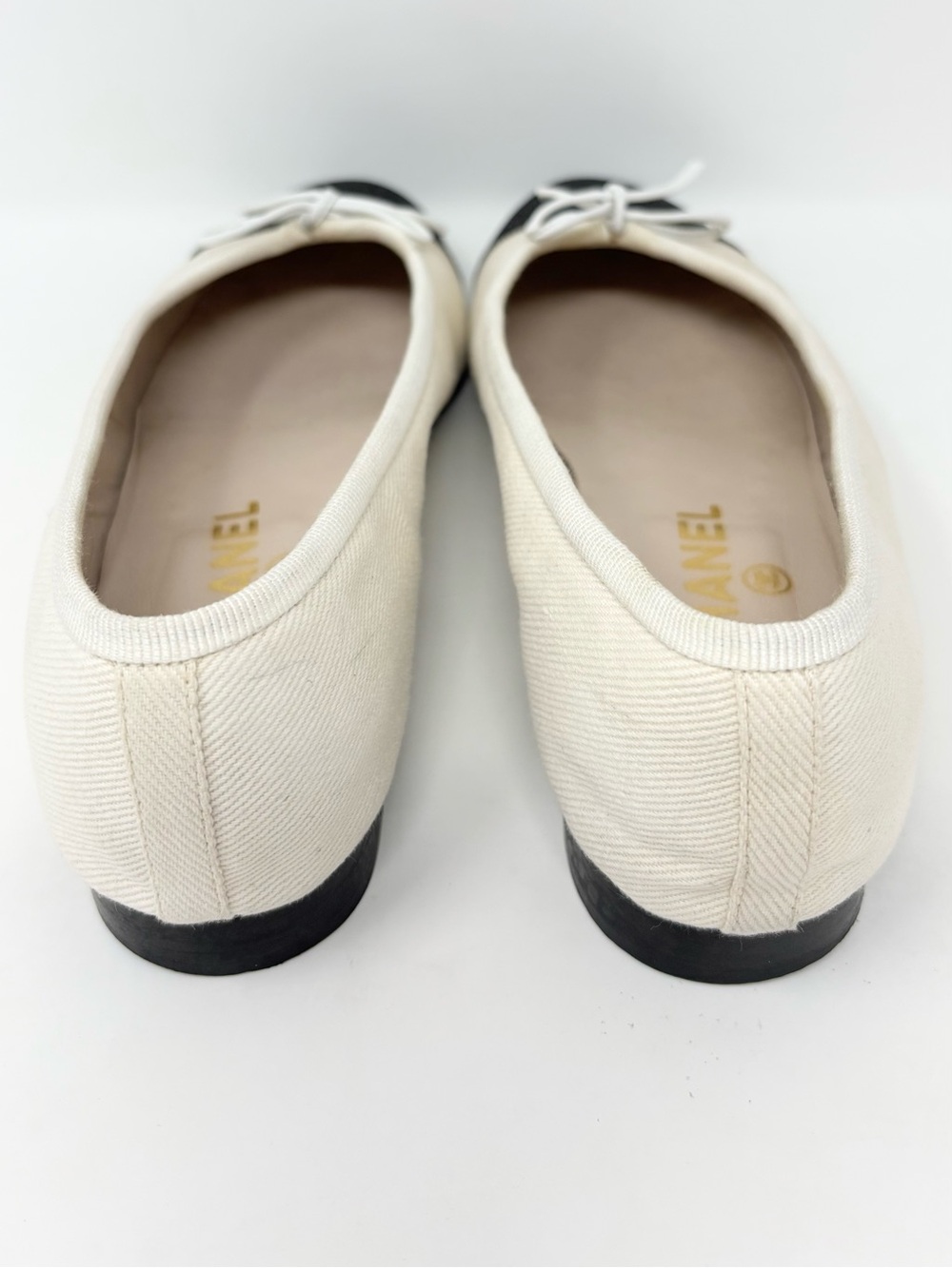 CHANEL Two Tone Ballet Flats Ivory Black Denim Cap Toe size 37 6-6.5 - Picture 13 of 15